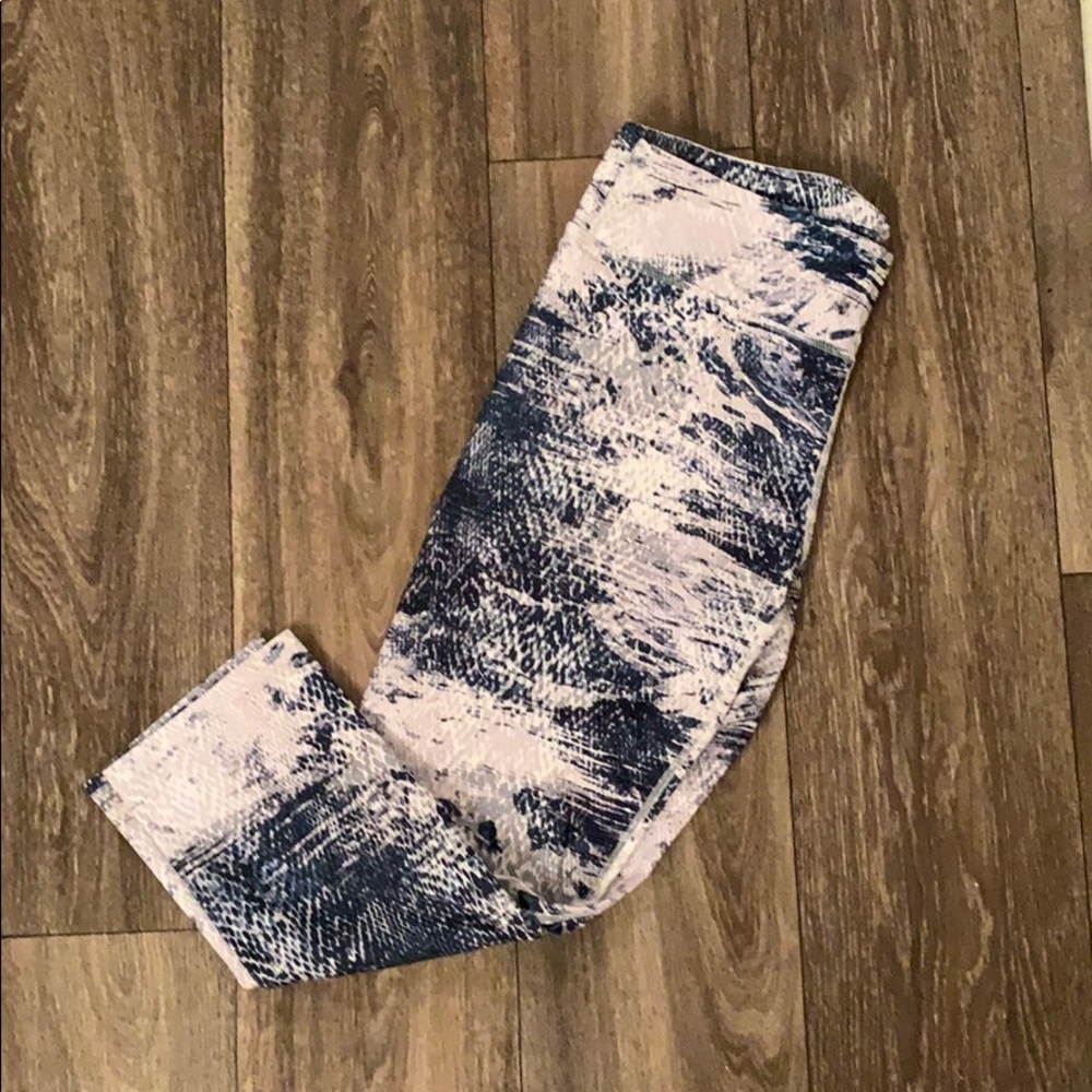 Fabletics compression leggings (small)